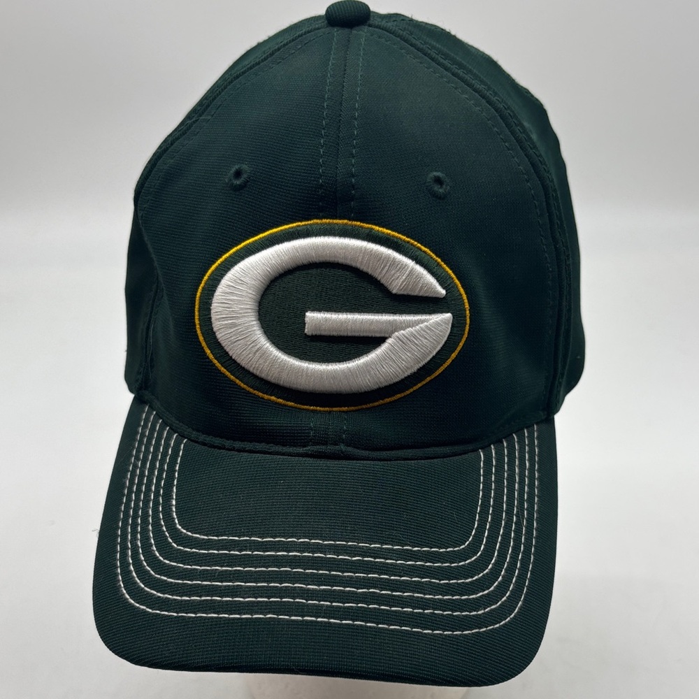 Green Bay Packers Fitted Cap with Embroidered Logo Size L/XL HT8811